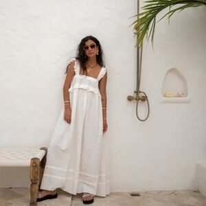 Elegant White Maxi Dress
